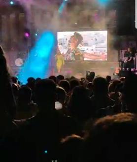 Imagen secundaria 2 - Más de 4.000 personas disfrutaron de la Noche Hawaiana arroyana