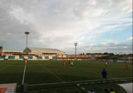 Un momento dle juego entre el Arroyo y el Malpartida.