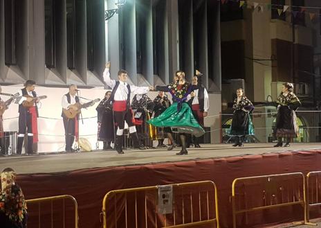 Imagen secundaria 1 - Aforo completo para ver al Harriero y su escuela infantil