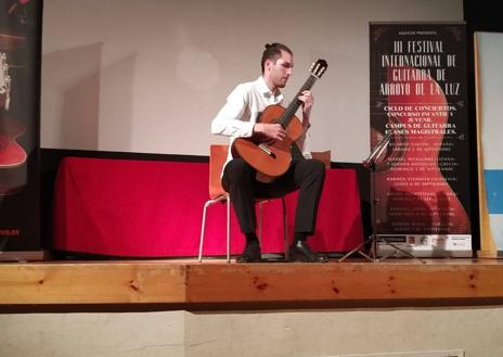 Imagen secundaria 1 - Grandes guitarristas participaron en el ciclo de conciertos del Festival Internacional de Guitarra de Arroyo de la Luz