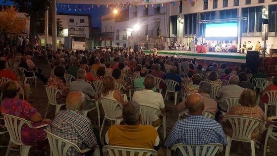 Justo Andrés Chaves, a título póstumo, y el proyecto 'La Luz del Divino' reciben la Medalla de Arroyo de la Luz