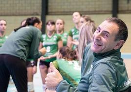 Adolfo Gómez y el equipo en una imagen de la temporada pasada.