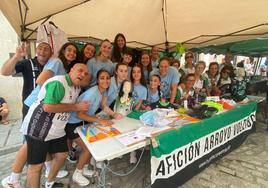 Jugadoras, cuerpo técnico y peñistas en el Día de las Familias.