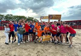 Entrega de premios a los 4 equipos participantes.