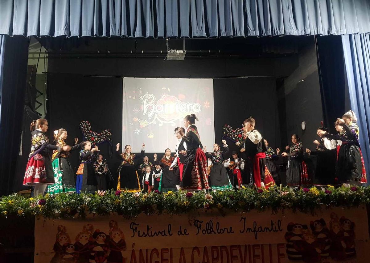 Imagen secundaria 1 - Grupo Folklórico Municipal El Harriero.