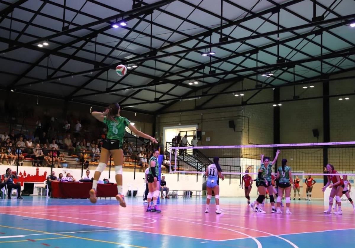 Marta Ruano en una acción de saque.
