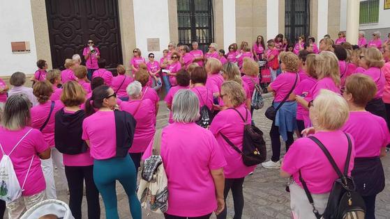 Arroyo de la Luz se tiñe de rosa contra el cáncer de mama
