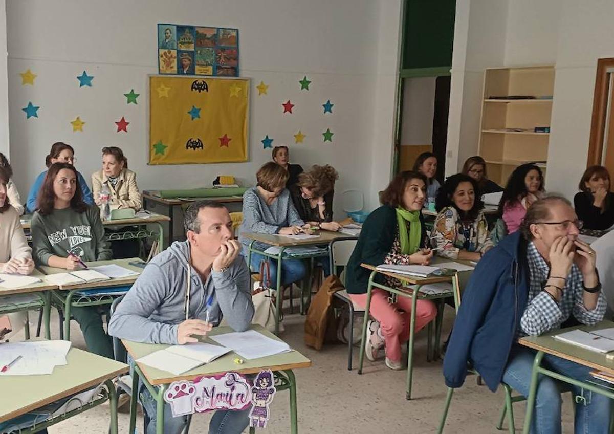 Imagen secundaria 1 - El colegio Ntra. Sra. de la Luz acoge un curso de capacitación en paneles digitales