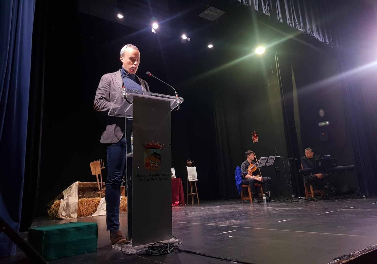 Imagen principal - Arroyo de la Luz entrega los premios Candil de la Dehesa 2023