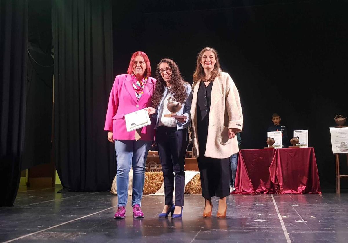 Imagen principal - Arroyo de la Luz entrega los premios Candil de la Dehesa 2023