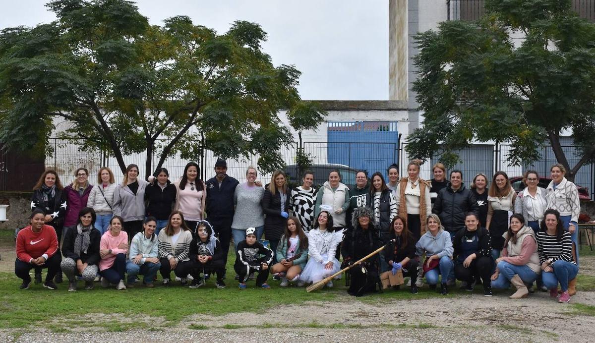 Imagen principal - Castañeras en el edificio del Cerro.