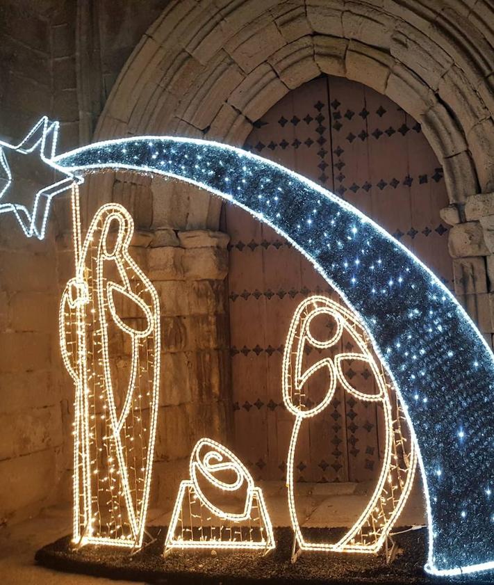 Imagen secundaria 2 - Arroyo se ilumina de Navidad