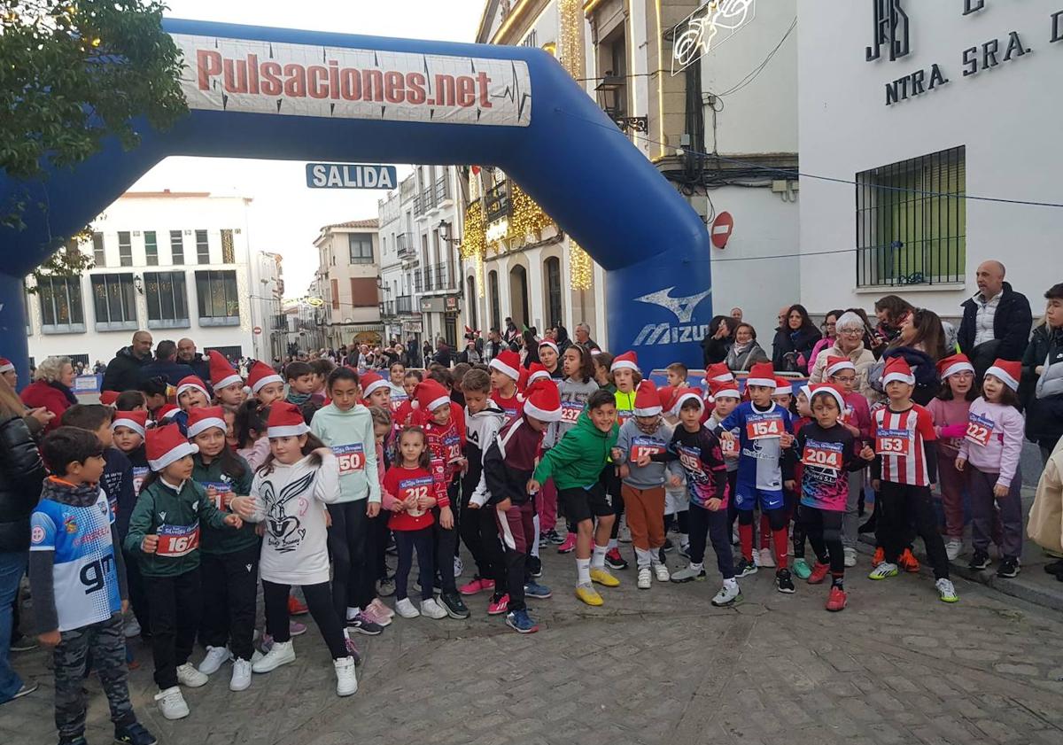 Imagen principal - Como cada año, la carrera contó con una gran participación.