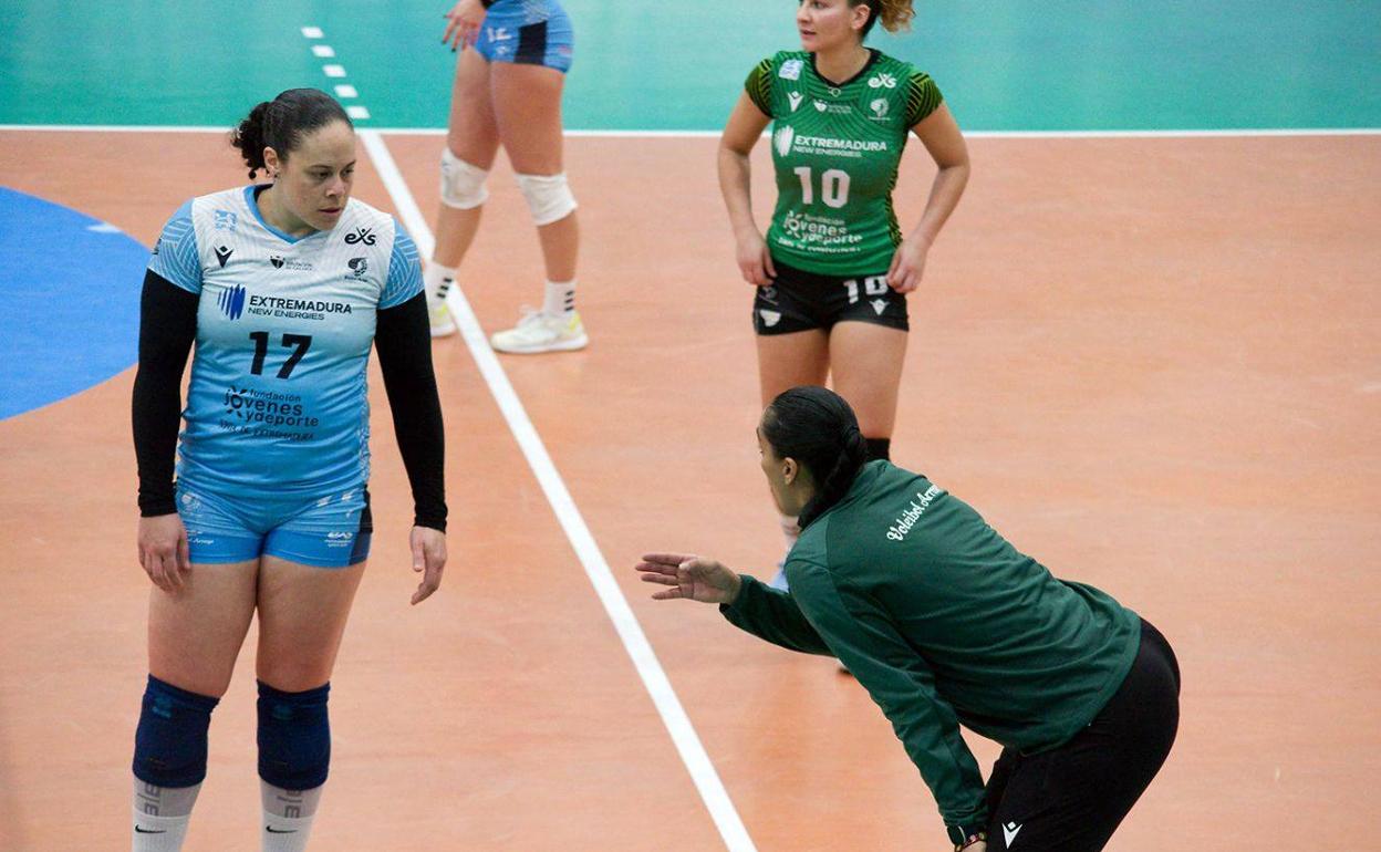 Flavia Lima conversa con Janine Sandell. 