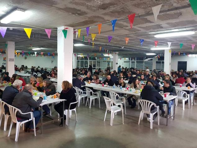 Degustación popular de las coles con buche.