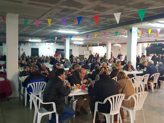 Degustación popular de las coles con buche.