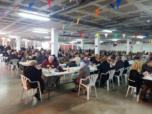 Degustación popular de las coles con buche.