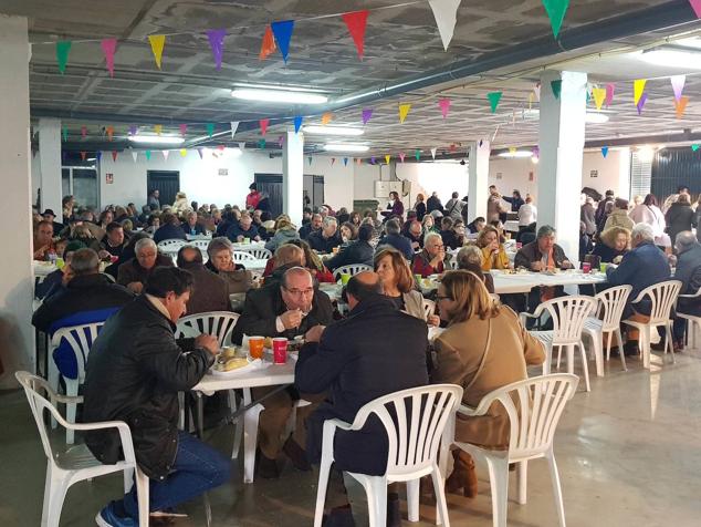 Degustación popular de las coles con buche.