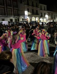 Imagen secundaria 2 - El Carnaval llenó de alegría y color las calles de Arroyo de la Luz