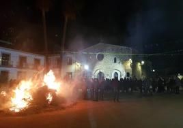 Fiesta y luminaria del pasado año 2023.