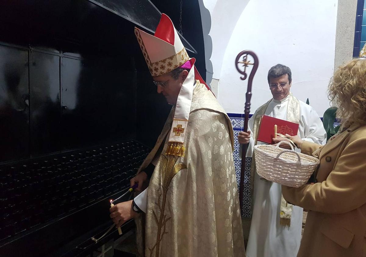 Imagen principal - Inaugurado un nuevo quemador de velas en el Santuario de Ntra. Sra. de la Luz