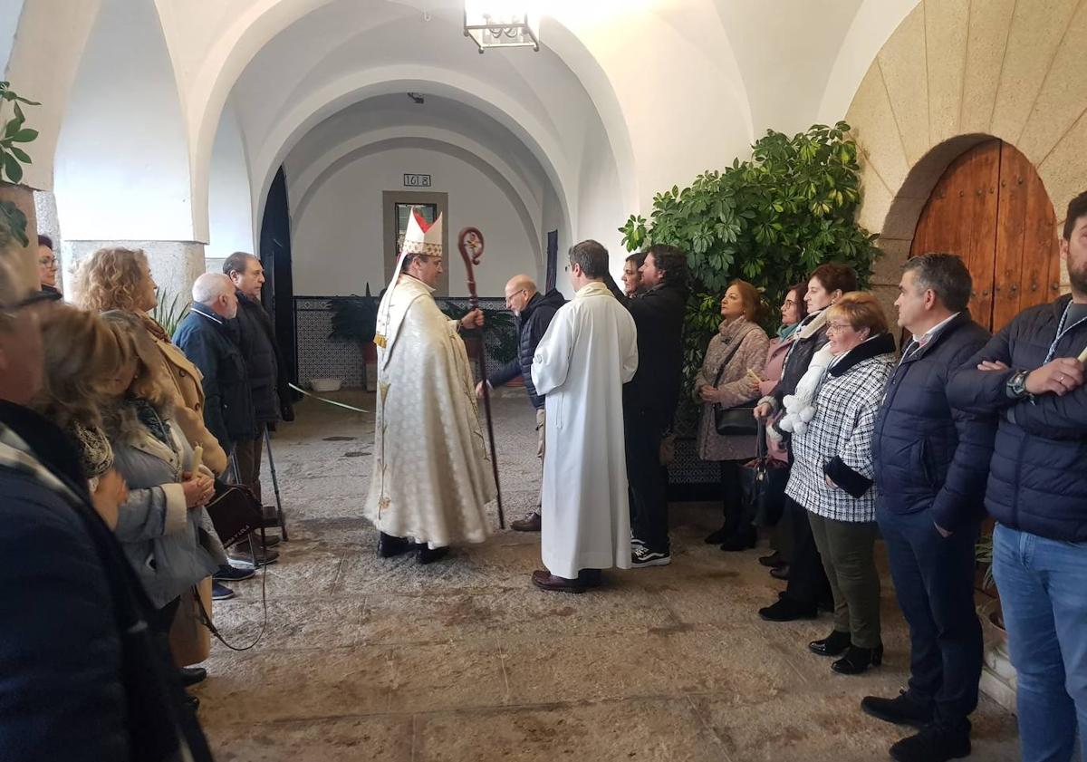 Imagen principal - Inaugurado un nuevo quemador de velas en el Santuario de Ntra. Sra. de la Luz