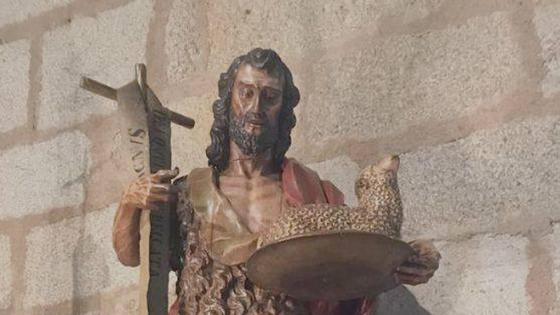 La talla de San Juan Bautista de la iglesia de la Asunción está siendo restaurada