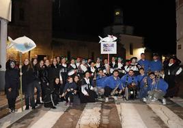 Entierros junto a la charanga 'Impacto'.