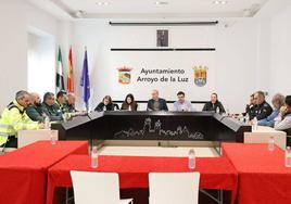 Asistentes en la junta de seguridad del Día de la Luz.