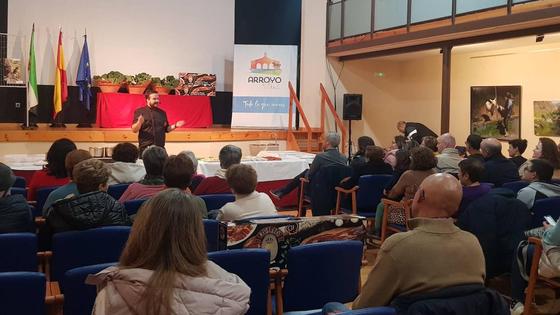David Berdejo muestra tres formas de comer las tradicionales coles con buche