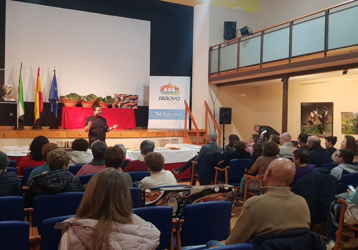 David Berdejo muestra tres formas de comer las tradicionales coles con buche