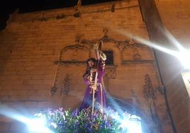 Imagen de archivo. El Nazareno saliendo de la iglesia para el Vía Crucis del pasado 2023.