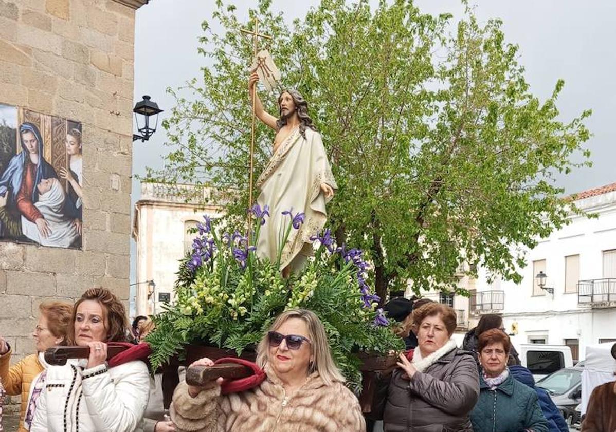 Imagen principal - La Semana Santa finalizó con &#039;El Encuentro&#039;