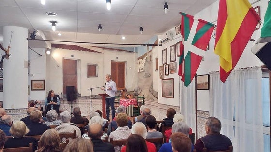 Carlos Caro fue el pregonero de la XLI Semana Cultural del Centro Extremeño de Santurce