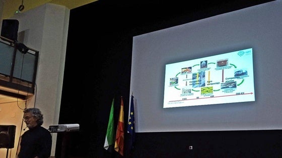 El seminario 'Mater Composta' formó a varias personas sobre compostaje