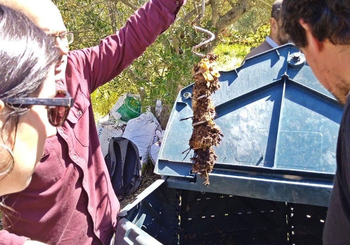 Imagen principal - El seminario 'Mater Composta' formó a varias personas sobre compostaje