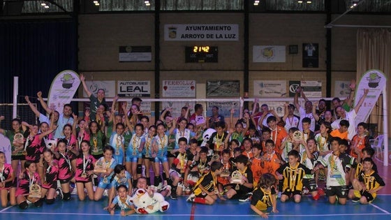 El equipo Benjamín Voleibol Arroyo se clasifica cuarto en la Fase Final de los Judex