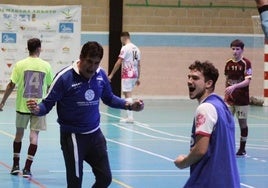 Lorenzo Pajares celebrando uno de los triunfos de su equipo.