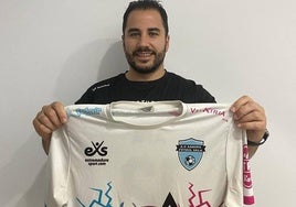 Apa con la camiseta del Arroyo FS.