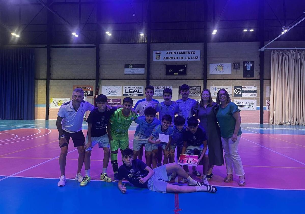 Imagen principal - Primer y segundo clasificados en la categoría alevín-infantil.