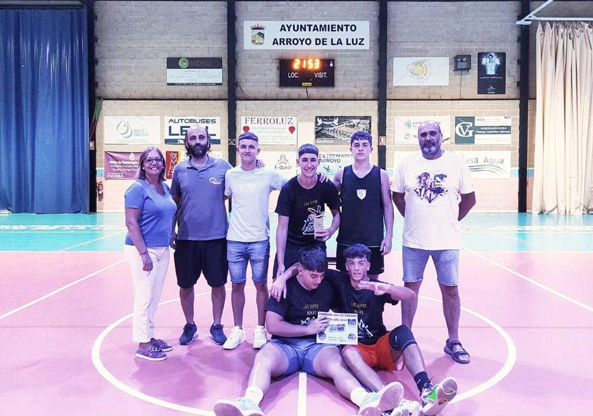 Imagen principal - 'Superneneas', primer equipo clasificado.