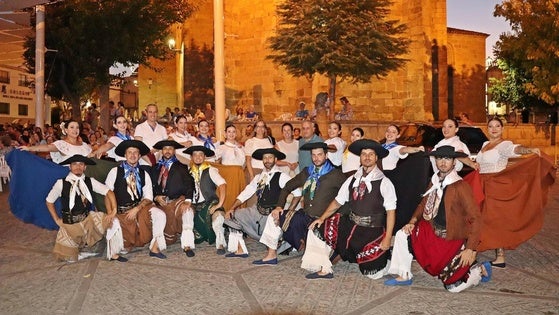 El Festival de los Pueblos del Mundo llevó nuevamente el folclore a la Plaza de la Constitución