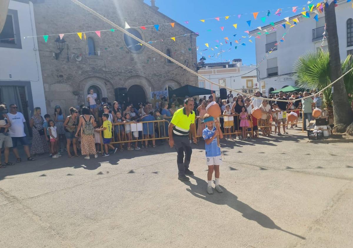 Imagen principal - Fiesta y tradición arroyana durante el Día de los Olleros