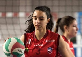 Fabiola Ortega la temporada pasada con la equipación del Emevé de Lugo.