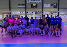 Fotografía de familia tras la entrega de premios.