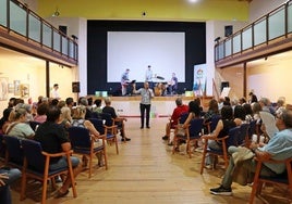 Ciencia, música y vino se unieron para ofrecer una noche perfecta en Arroyo de la Luz