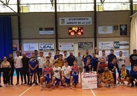 Fotografía de familia tras la entrega de premios.