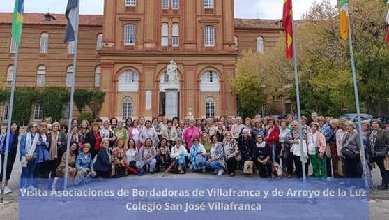 La Asociación de Labores de Arroyo de la Luz viajó a Villafranca de los Barros