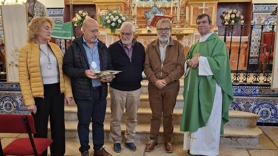 La Cofradía de la Virgen de la Luz entrega 547,66 euros a la AECC