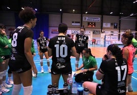 Flavia Lima da indicaciones en un tiempo muerto